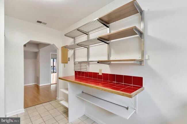 Building Photo - 208 Skyhill Rd