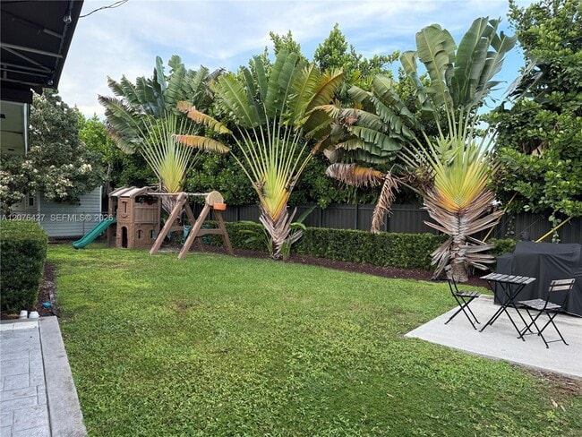 Building Photo - 4901 SW 95th Ct