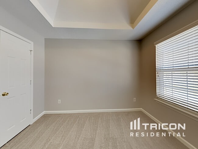Building Photo - 1108 Setter Trce