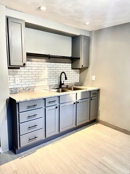 Kitchen - 1005 N State St