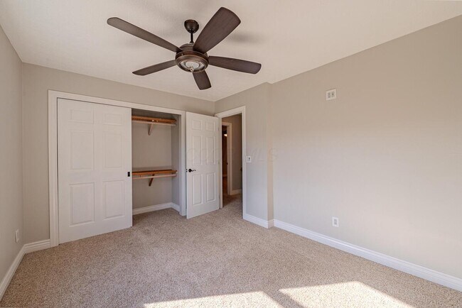 Building Photo - 7630 Alta View Blvd