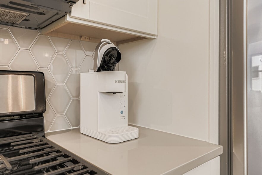 Building Photo - 5372 Allison St