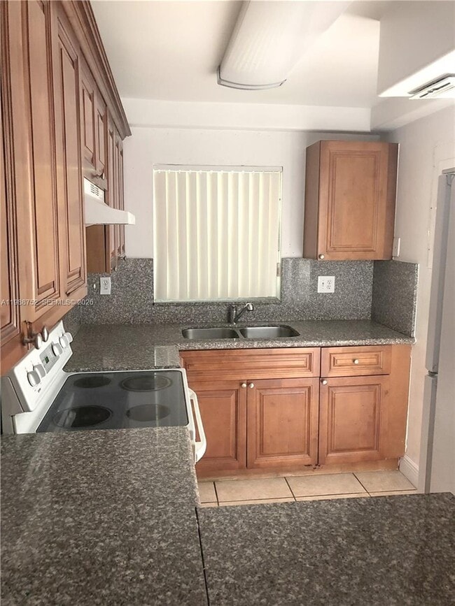 Building Photo - 4415 W 10th Ln