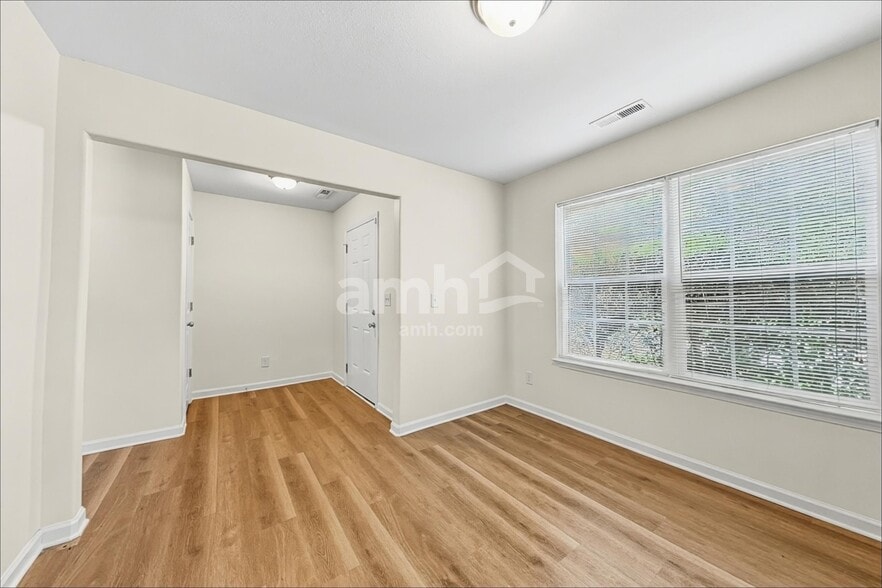 Building Photo - 118 Charndon Way