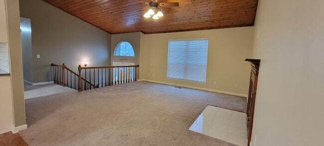 Building Photo - 6141 Blue Ash Dr