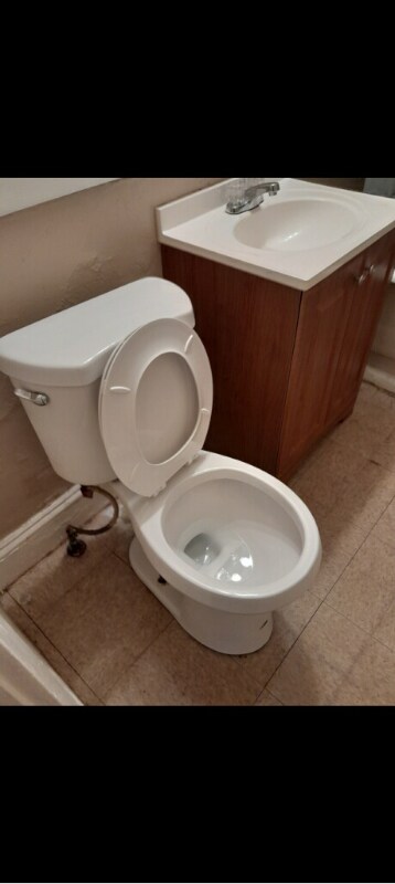 Building Photo - 920 Chicopee St