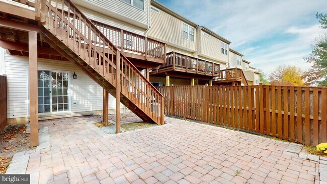 Building Photo - 527 Sparkleberry Terrace NE