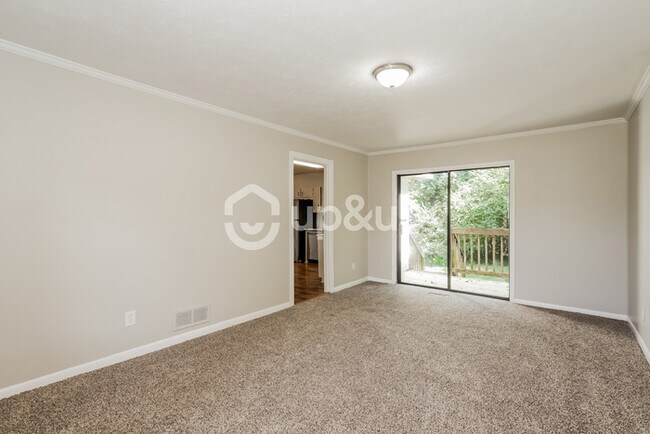 Building Photo - Fantastic 3bd/2ba home! Coming soon!