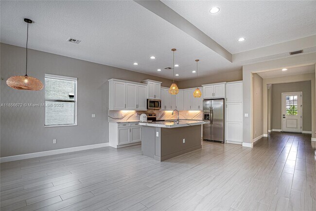 Building Photo - 15431 Goldfinch Cir