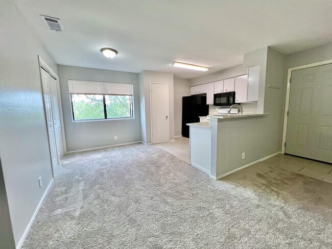 Building Photo - 9703 Roxanna Dr