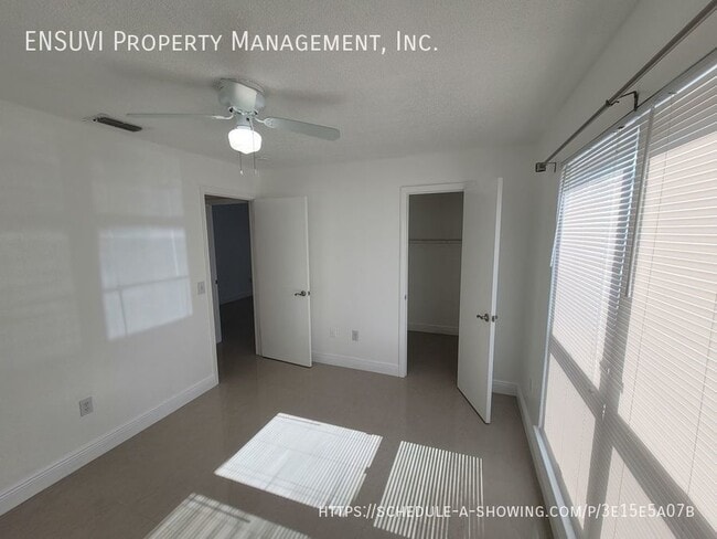 Building Photo - 9481 Highland Oak Dr