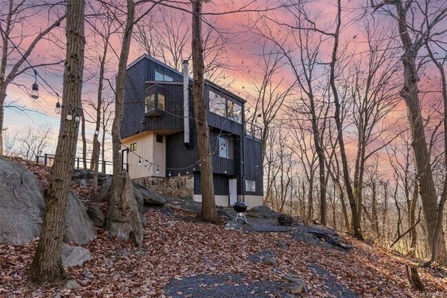 Building Photo - 294 Riverview Rd