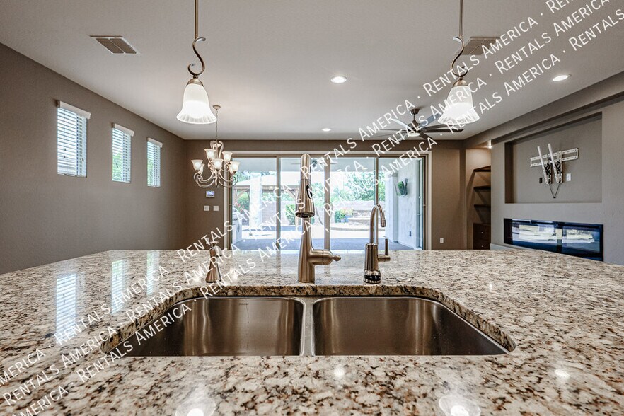 Building Photo - 20658 E Raven Dr