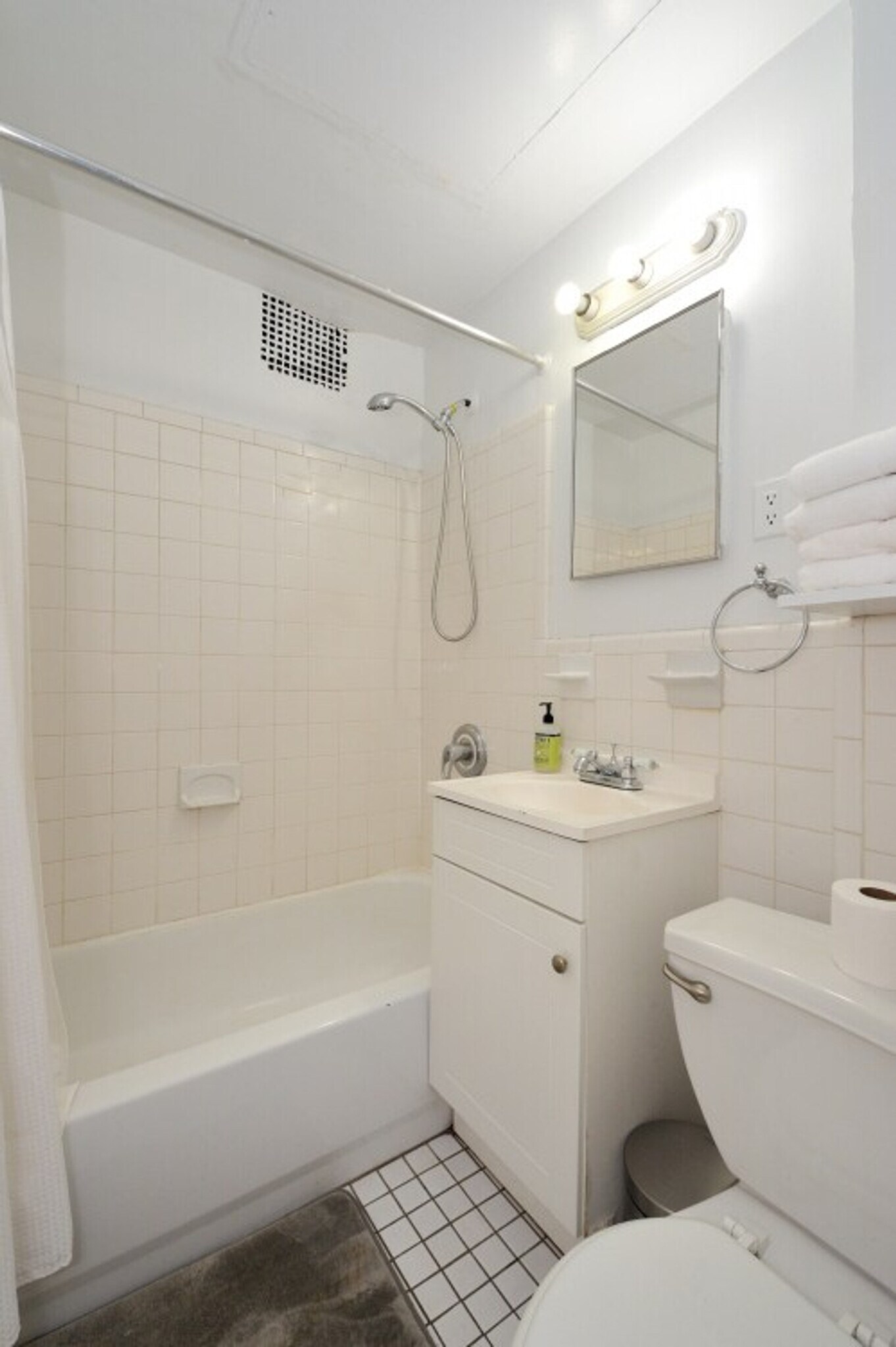 Building Photo - 126 E 39th St