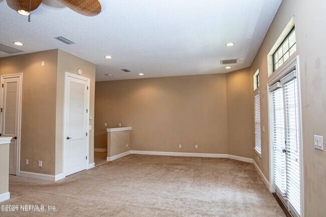 Building Photo - 654 S Loop Pkwy