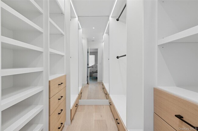 Building Photo - 13 Sherwood Rd