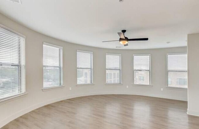 Building Photo - 2 bedroom in Dallas TX 75208