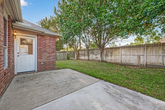 Building Photo - 26414 Suffield Glen Ln