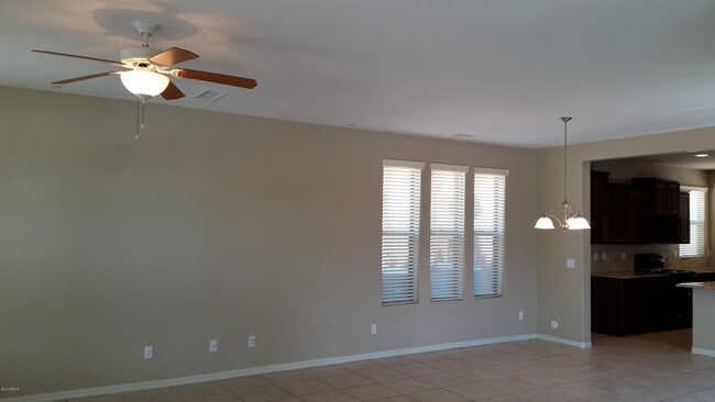 Building Photo - 5627 W Huntington Dr