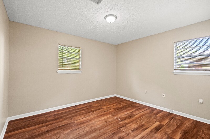 Building Photo - 124 Briarwood Dr