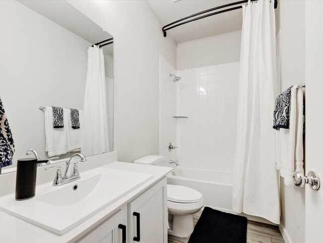 Building Photo - 392 Teton St