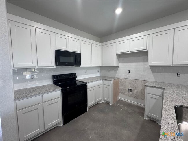Building Photo - 907 Smoke Tree Ln