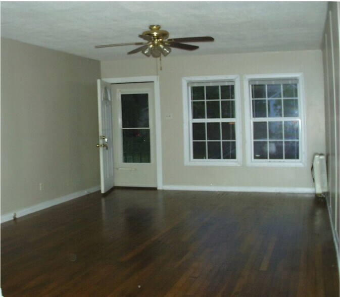 Building Photo - 420 Moss St