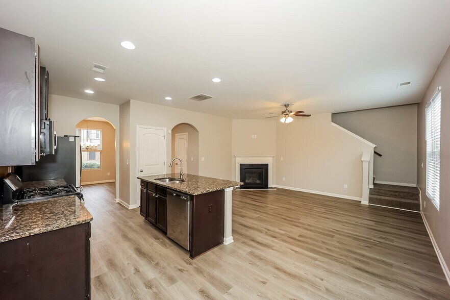 Building Photo - 5914 Grande River Rd