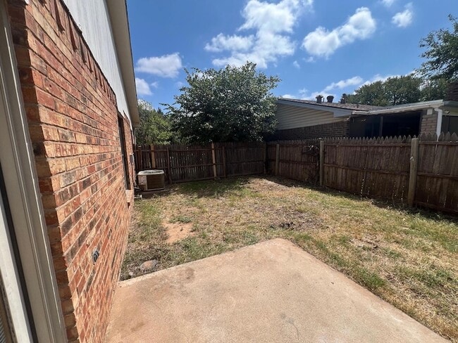 Building Photo - 7016 York Ave