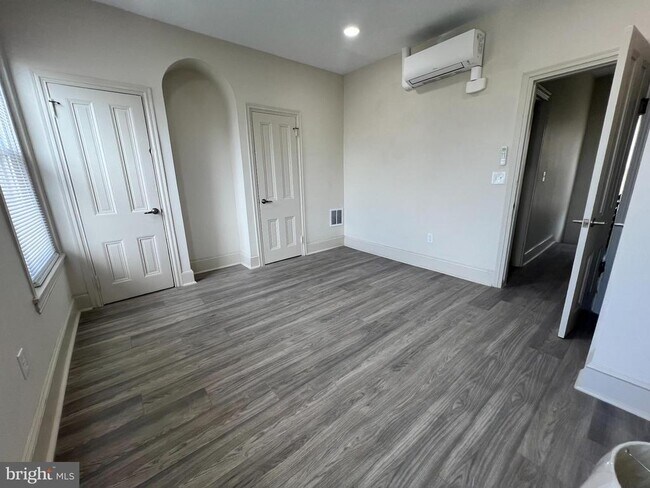 Building Photo - 1725 N 27th St