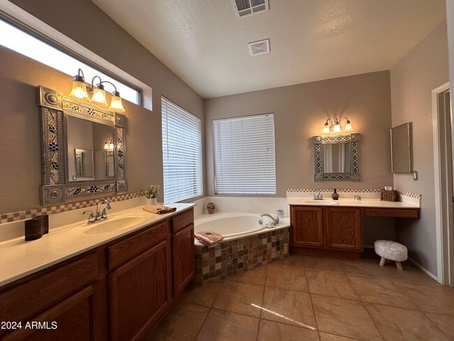 Building Photo - 3821 N Red Sky Cir