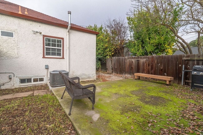 Building Photo - 1428 Picardy Dr