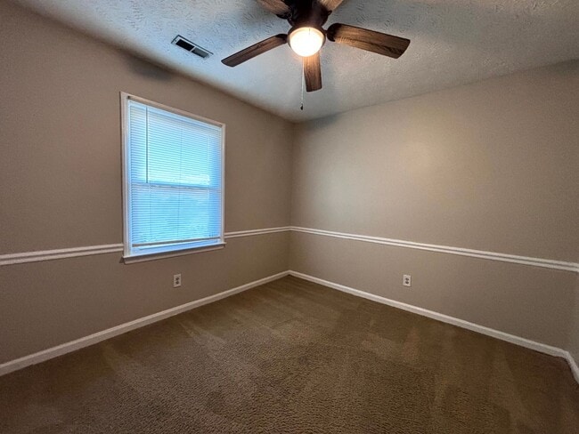 Building Photo - 1547 Londonderry Pl