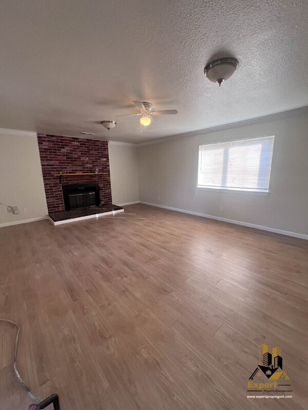 Building Photo - 480 Lindley Dr