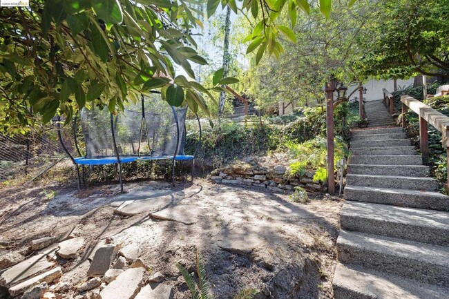 Building Photo - 4-Bedroom Gem with Forest Views and Separa...