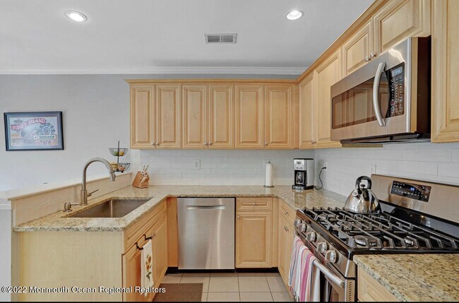 Building Photo - 17 Nutmeg Ct