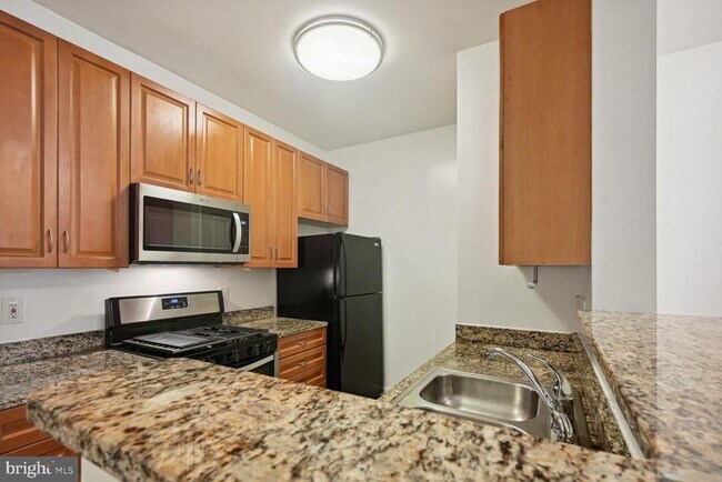 Building Photo - 1111 25th St NW