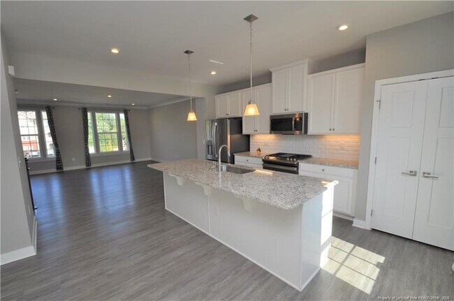 Building Photo - 200 Misty Pike Dr