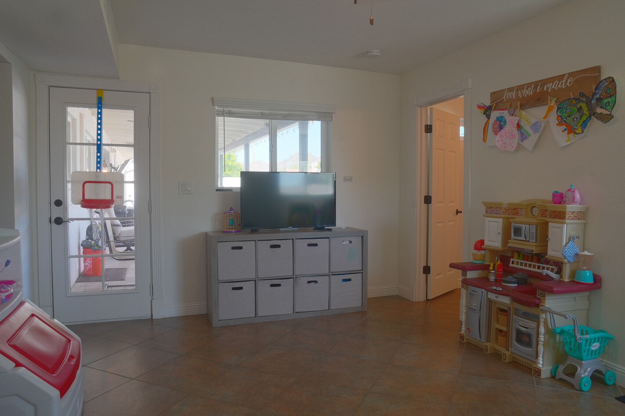 Building Photo - 2526 E Mercer Ln