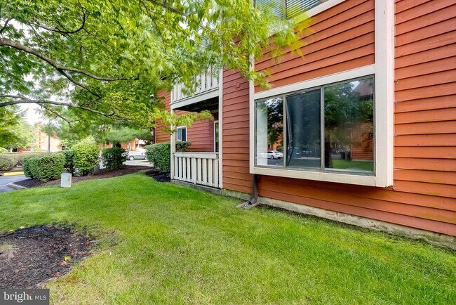 Building Photo - 2118A Greenwood Ct