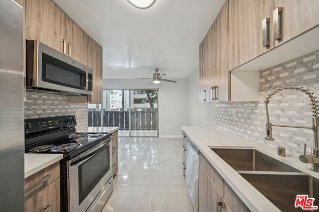 Building Photo - 7545 Hampton Ave