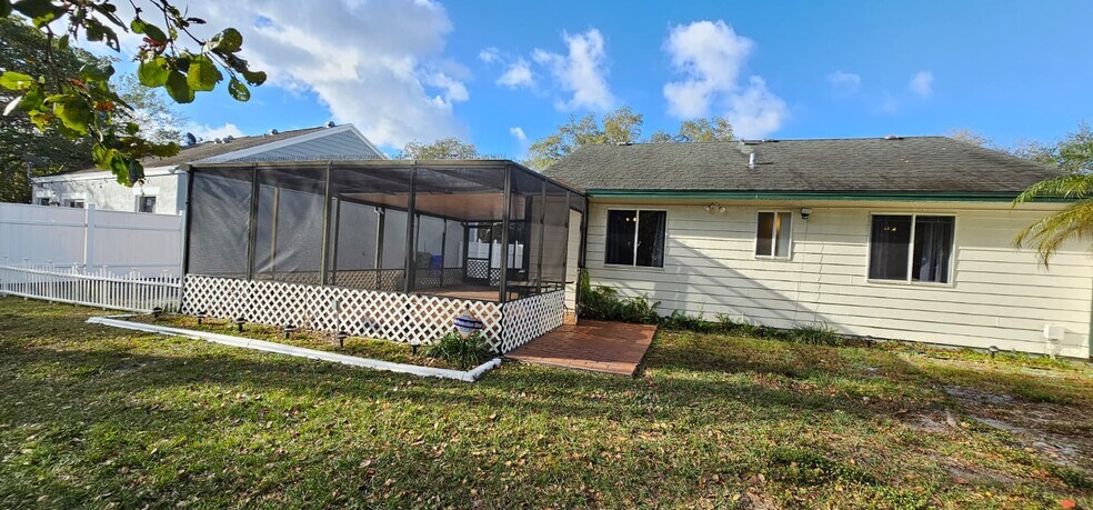 Building Photo - 1251 SW 84th Ter