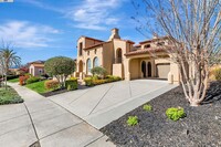 Building Photo - Luxury Living in The Bridges Golf Course C...