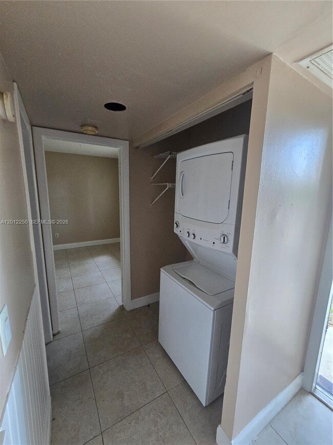 Building Photo - 1630 Sandpiper Blvd