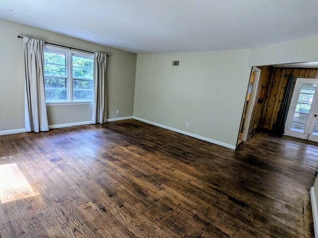 Building Photo - 12 Dyches Dr