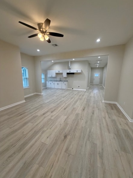 Building Photo - 2000 Homan Ave