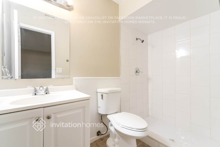 Building Photo - 2819 Bermuda Ave N