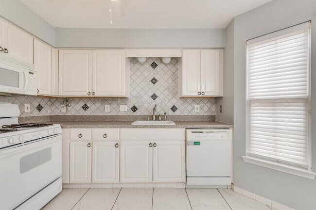 Building Photo - 5806 Riverfront Dr