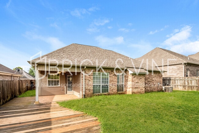Building Photo - 45 Camellia Ln