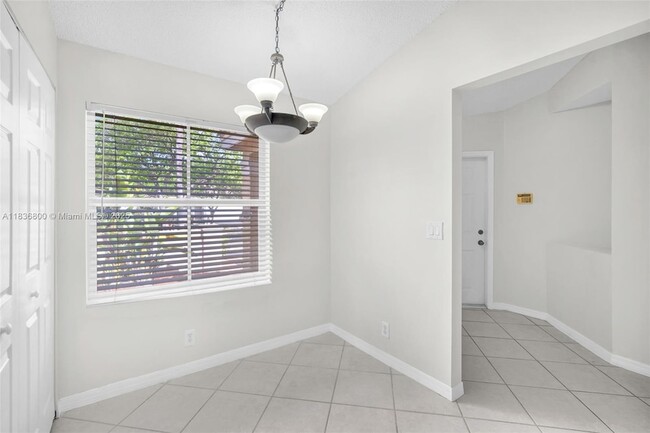 Building Photo - 1617 Zenith Way